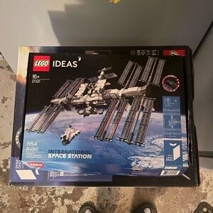 LEGO Ideas Space Station Set - Black, White, Blue